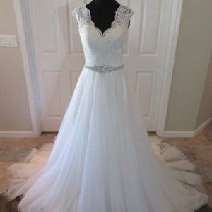BRAND NEW! NEVER WORN! Allure 2851 Wedding Dress (Size 10, Champagne and Ivory)